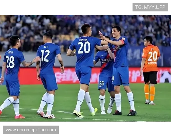 上海申花内部矛盾爆发,战术混乱导致排名下滑,豪门地位岌岌可危! 上海申花内部矛盾爆发,战术混乱导致排名下滑,豪门地位岌岌可危!